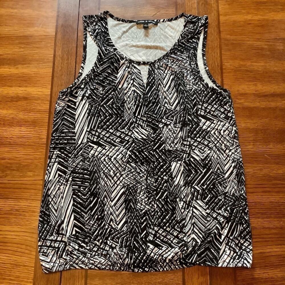 Stylish Cable & GAUGE Black White Keyhole Front Top Medium - Picture 8 of 8